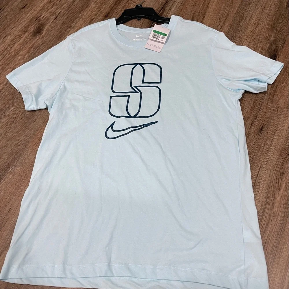 Nike Light Blue Graphic T-Shirt for Men size xl